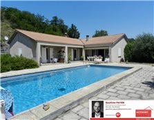 Ardèche, sur la commune de Coux, je vous propose de venir découvrir notre villa de 220m² habitables sur sous-sol complet et ses 1,2ha de terrain atten