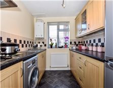 2 bed terraced house to rent Altmore