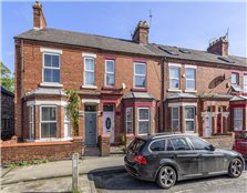 3 bed terraced house for sale The Groves