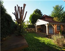 Giromagny - Cossue maison bourgeoise mitoyenne avec toiture récente - spacieux séjour en demi-niveau avec accès direct sur extérieur - cuisine équipée