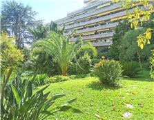 Dans la résidence récente et recherchée 'Les Jardins de Gorbella', proche des commerces et du tramway, bel appartement 3 pièces situé au 4ème étage av Nice