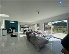 UZES : Magnifique villa récente (2020) RT 2012 avec piscine sur près de 1500 m2 de terrain au calme en bordure de campagne. 5 chambres dont 2 suites p
